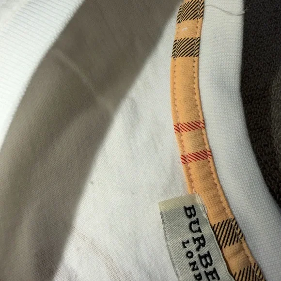 Burberry White and Gold Logo T-Shirt - Picture 13 of 15